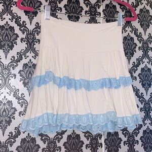 Omighty lace skirt 🤍